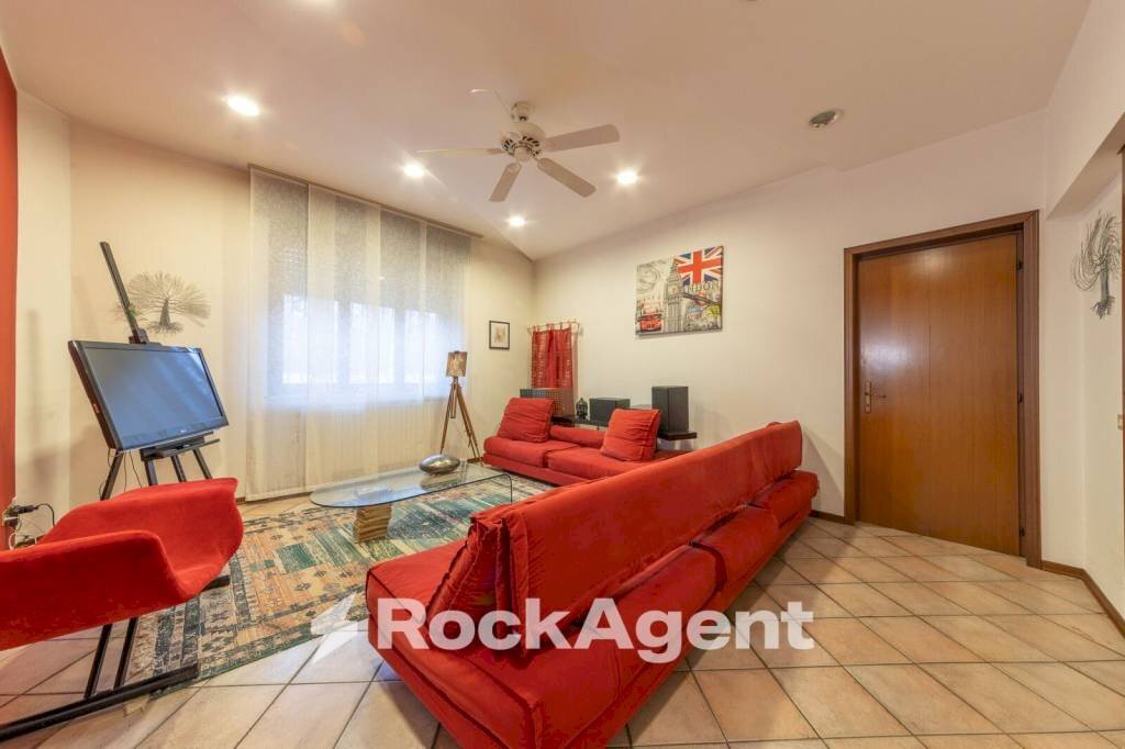 Salone - Villa via Vittorio Alfieri, 19, Cerro Maggiore - foto 1