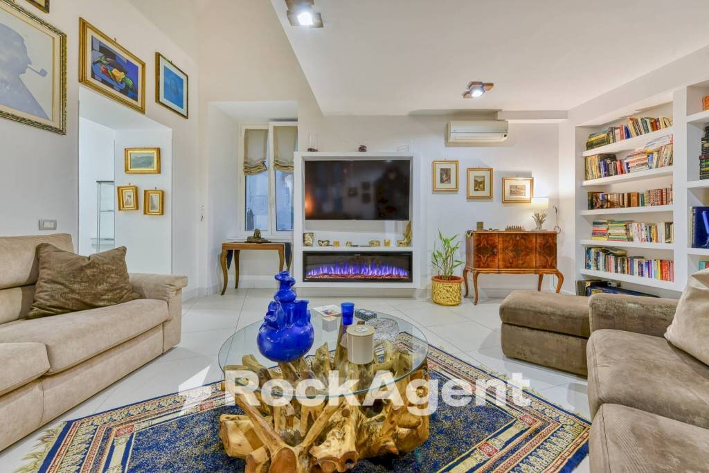 Quadrilocale via Laura Mancini Oliva, Napoli (zona Quartieri Spagnoli) - foto 1