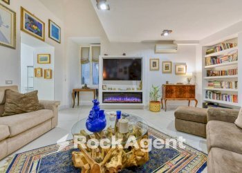 Quadrilocale via Laura Mancini Oliva, Napoli (zona Quartieri Spagnoli) - foto 1