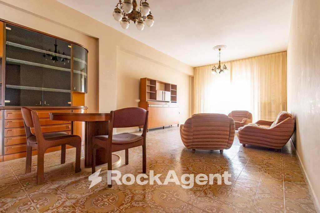 Trilocale via Conti di Loritello, 9/B, Catanzaro - foto 1