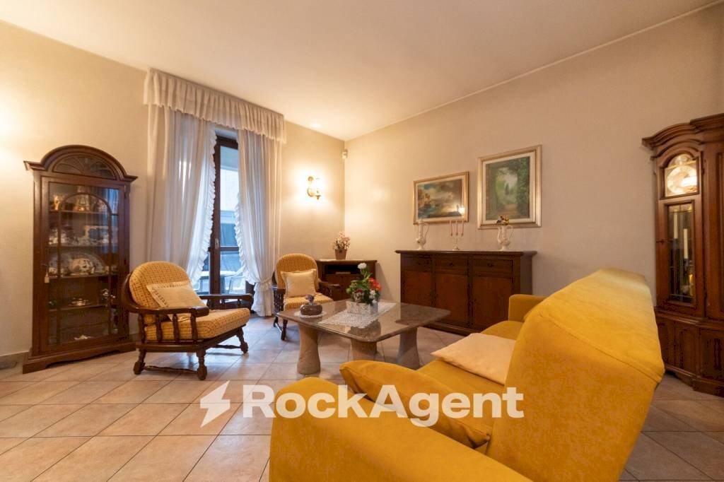 Salone - Villa via Vittorio Alfieri, 39, Cerro Maggiore - foto 1