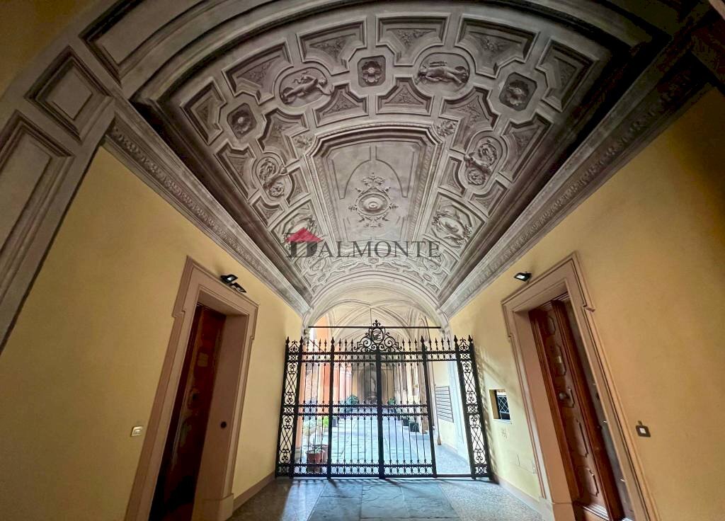 Interno palazzo - Four-room apartment via Giuseppe Garibaldi, Bologna (neighborhood Colli) - photo 1