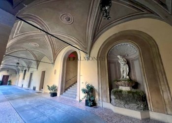 Interno palazzo - Four-room apartment via Giuseppe Garibaldi, Bologna (neighborhood Colli) - photo 3