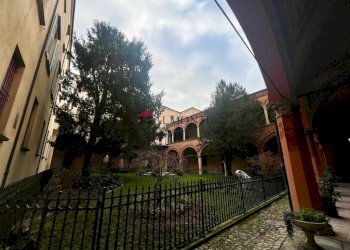 Cortile interno - Four-room apartment via Giuseppe Garibaldi, Bologna (neighborhood Colli) - photo 27