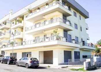 Facciata - Appartamento via Leonardo Mellano, Roma - foto 16