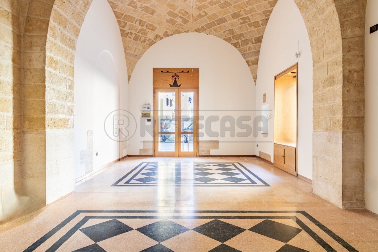 IMG_5878-HDR.jpg - Locale Commerciale Via San Lorenzo  29, Bisceglie - foto 1