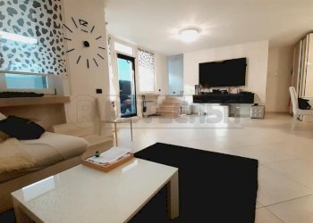 WhatsApp Image 2026-01-12 at 14.58.02 (2).jpeg - Quadrilocale Via Giulio Cesare 2, Desenzano del Garda - foto 10