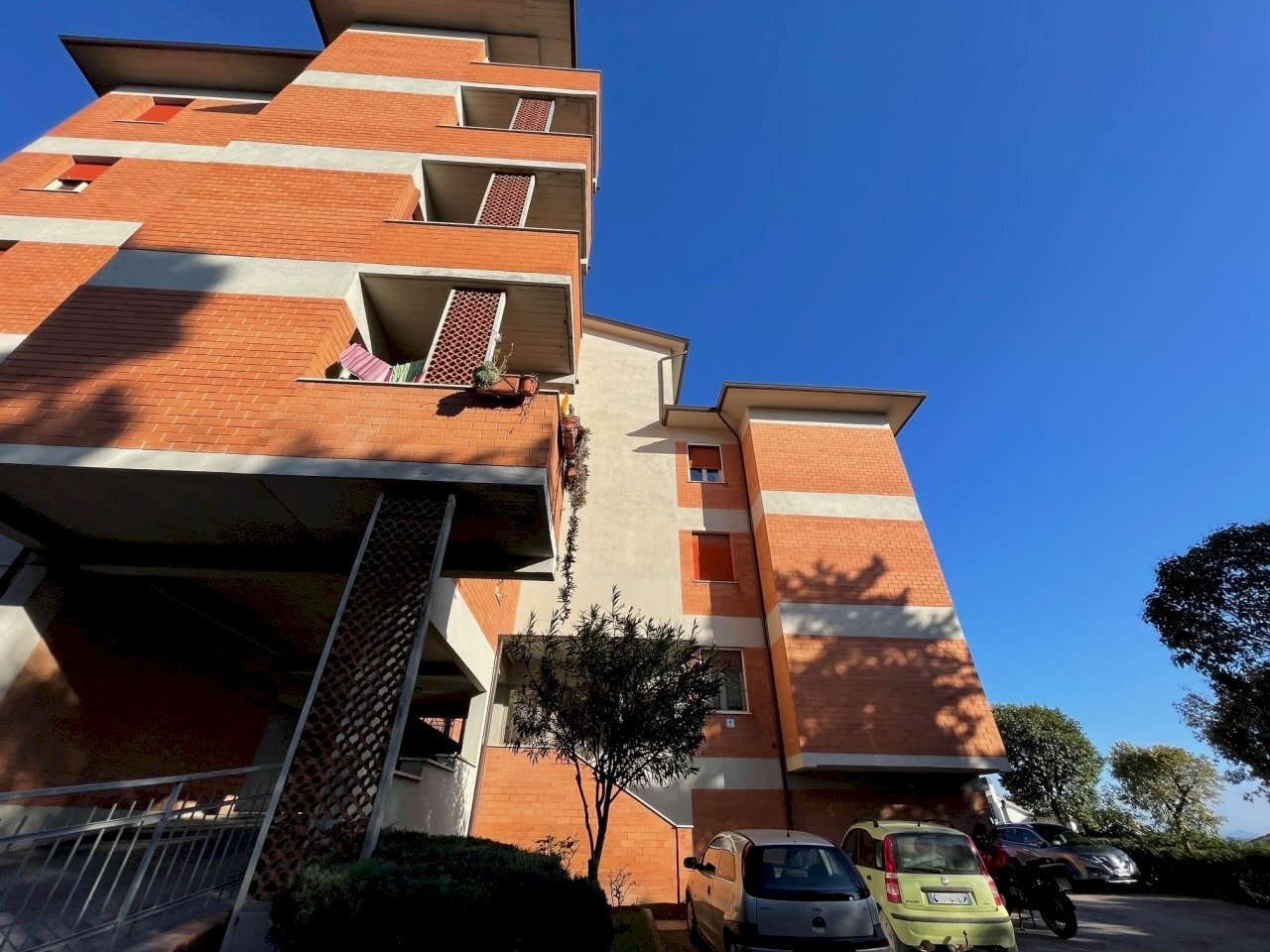 facciata - Quadrilocale Via Fratelli Rosselli 4, frazione Ellera, Corciano - foto 2