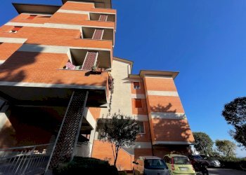 facciata - Quadrilocale Via Fratelli Rosselli 4, frazione Ellera, Corciano - foto 2