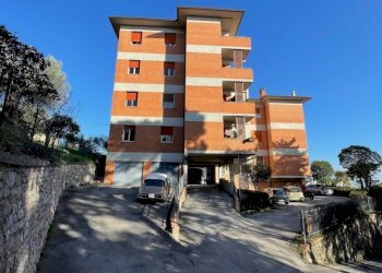 facciata - Quadrilocale Via Fratelli Rosselli 4, frazione Ellera, Corciano - foto 6