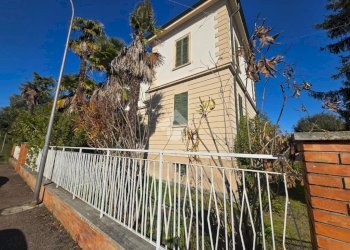 Rustic Viale Guglielmo Marconi, Russi - photo 1