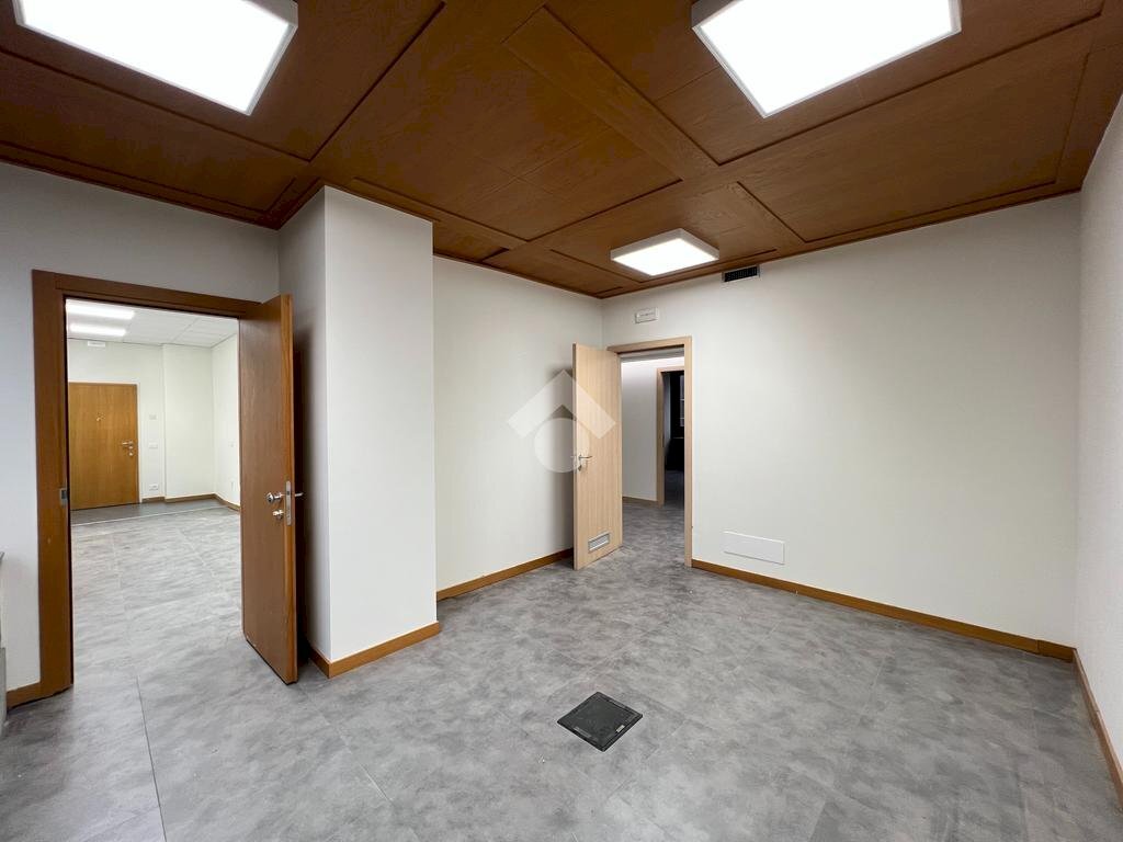 Office Via Antonio Cechov, Milano (neighborhood Gallaratese) - photo 2