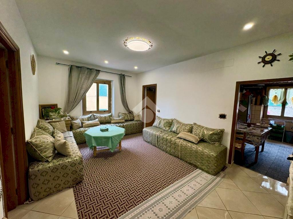 Four-room apartment Via Federico Gattorno, Genova (neighborhood Cornigliano) - photo 1