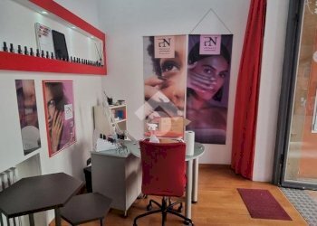 Shop via san felice, Bologna (neighborhood Centro Storico) - photo 2