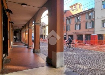 Shop via san felice, Bologna (neighborhood Centro Storico) - photo 7