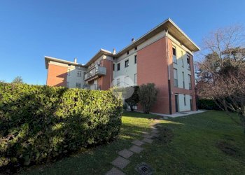 Quadrilocale Via Giuseppe Garibaldi, Bussero - foto 1