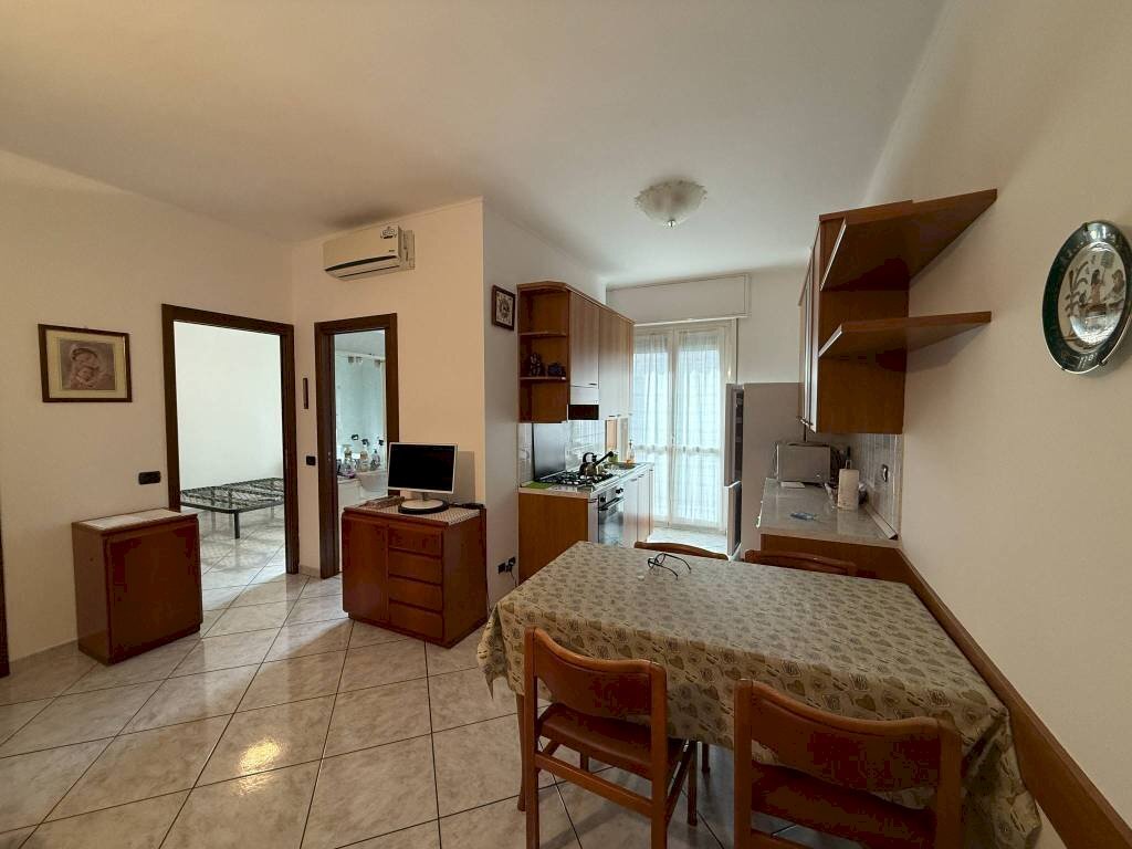 Soggiorno - Appartamento via Giuseppe Garibaldi, Bollate - foto 2