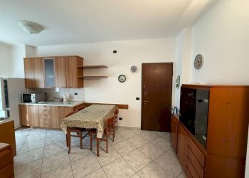 Soggiorno - Appartamento via Giuseppe Garibaldi, Bollate - foto 3