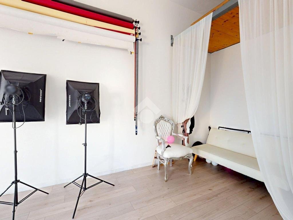 Negozio Via Cattaneo, Cento - foto 2