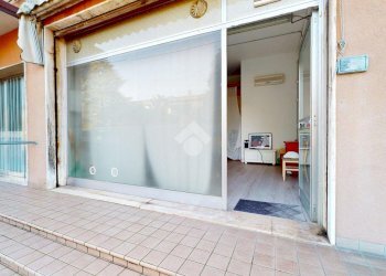 Negozio Via Cattaneo, Cento - foto 3