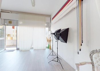 Negozio Via Cattaneo, Cento - foto 6