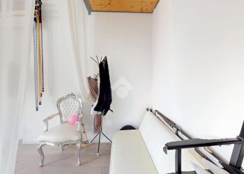 Negozio Via Cattaneo, Cento - foto 7