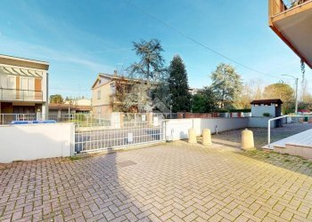 Negozio Via Cattaneo, Cento - foto 11