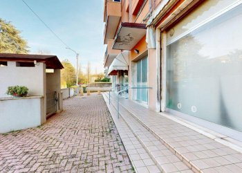 Negozio Via Cattaneo, Cento - foto 12