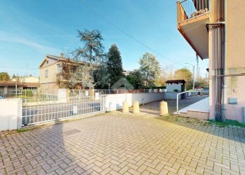 Negozio Via Cattaneo, Cento - foto 14