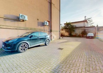 Negozio Via Cattaneo, Cento - foto 16