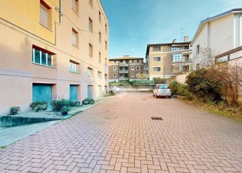 Negozio Via Cattaneo, Cento - foto 17