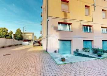 Negozio Via Cattaneo, Cento - foto 21