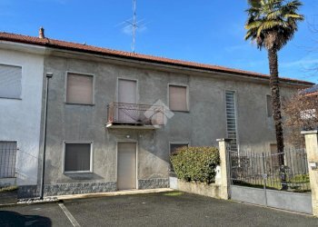 Casa indipendente Via ss. trinità, Varallo Pombia - foto 1