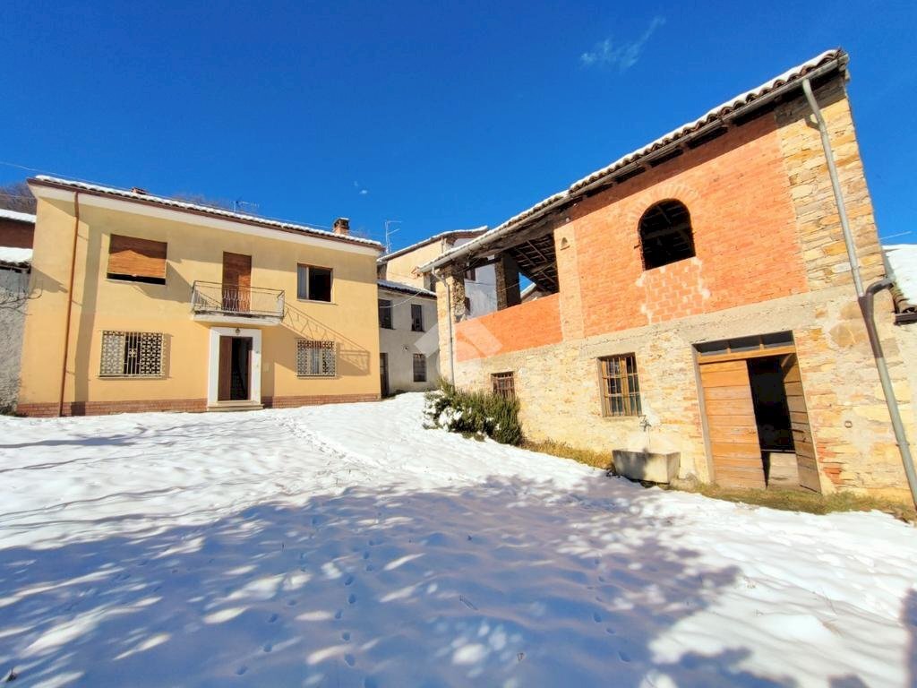 Casa indipendente Frazione Garadassi, Fabbrica Curone - foto 1