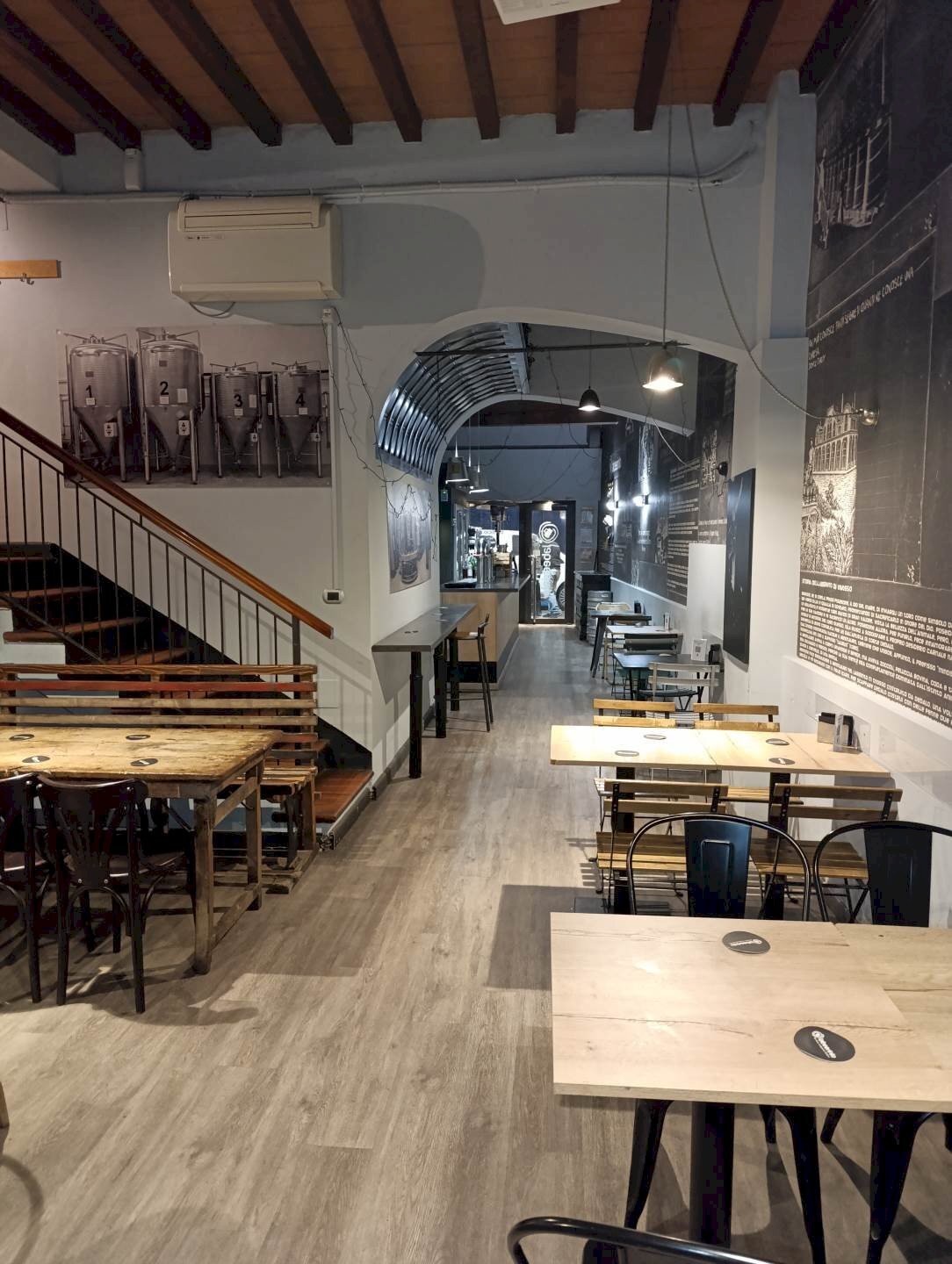 Shop Via San Giacomo 48, Modena (neighborhood Circoscrizione 1) - photo 1