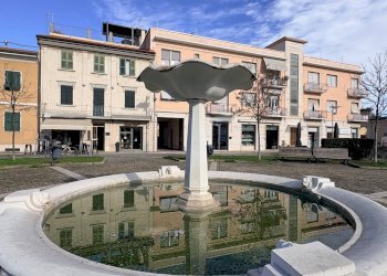 Foto 1 - Locale Commerciale via Largo Oberdan
 
4, Chiaravalle - foto 1