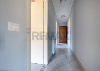 Hall / corridoio - Trilocale Località Carpio
 
3, Cugliate-Fabiasco - foto 19