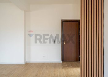 porta d\'ingresso con elemento divisorio d\'arredo - Two-room apartment Via Papa Paolo VI
 
18, Palermo - photo 8