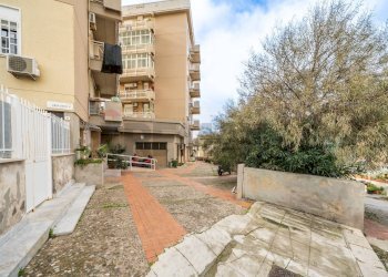 corte condominiale - Two-room apartment Via Papa Paolo VI
 
18, Palermo - photo 25