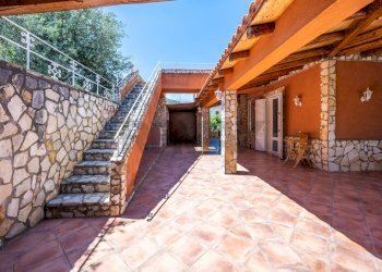 Scala ingresso piano superiore - Villa Contrada Sant'Onofrio
 
snc, Trabia - foto 17