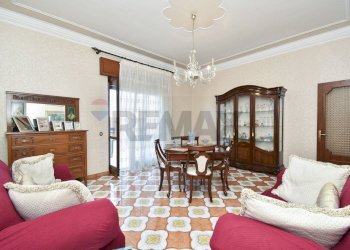 Sala da pranzo - Quadrilocale Via della Regione
 
343, San Giovanni la Punta - foto 3