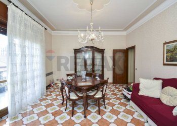 Sala da pranzo - Quadrilocale Via della Regione
 
343, San Giovanni la Punta - foto 4