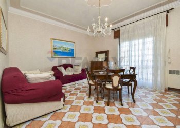 Sala da pranzo - Quadrilocale Via della Regione
 
343, San Giovanni la Punta - foto 8