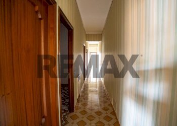 Hall / corridoio - Four-room apartment Via della Regione
 
343, San Giovanni la Punta - photo 6