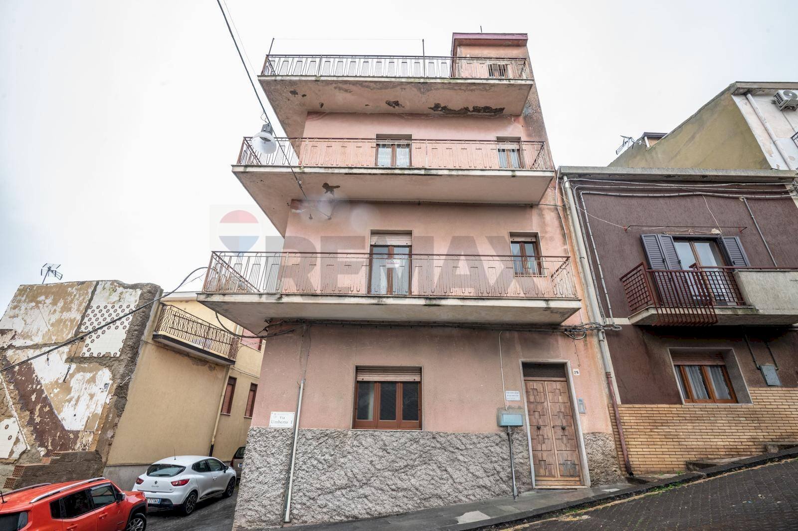 Edificio all\'aperto - Casa semi indipendente VIA    UMBERTO PRIMO
 
25, San Michele di Ganzaria - foto 1
