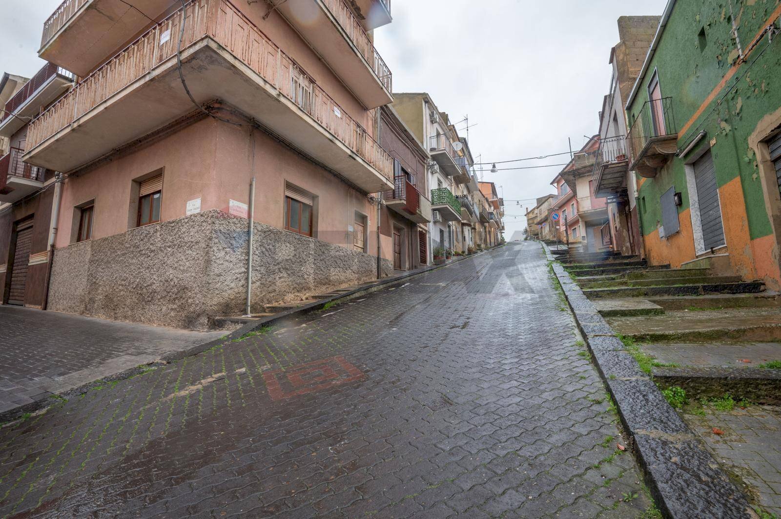 Edificio all\'aperto - Casa semi indipendente VIA    UMBERTO PRIMO
 
25, San Michele di Ganzaria - foto 2