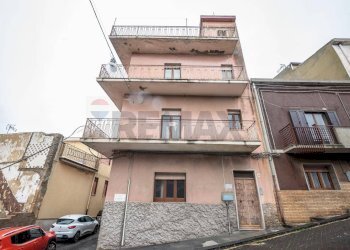 Edificio all\'aperto - Casa semi indipendente VIA    UMBERTO PRIMO
 
25, San Michele di Ganzaria - foto 1