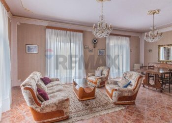 Sala da pranzo - Casa semi indipendente VIA    UMBERTO PRIMO
 
25, San Michele di Ganzaria - foto 5