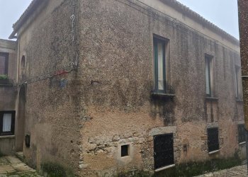 Edificio all\'aperto - Stable - Palace via Cordici
 
15, Erice - photo 32