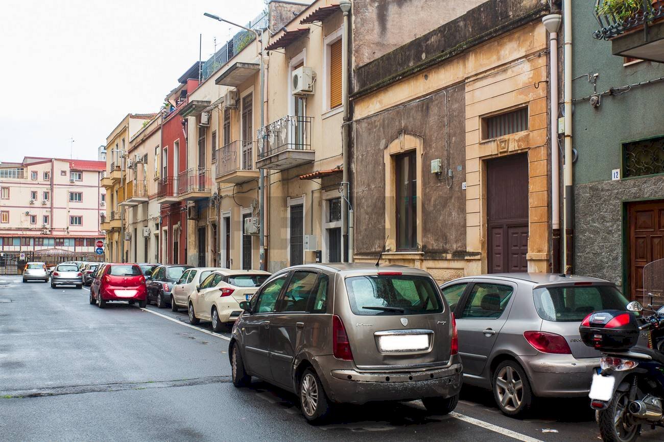 Edificio all\'aperto - Casa indipendente Via Pietro Fullone
 
14, Catania - foto 1